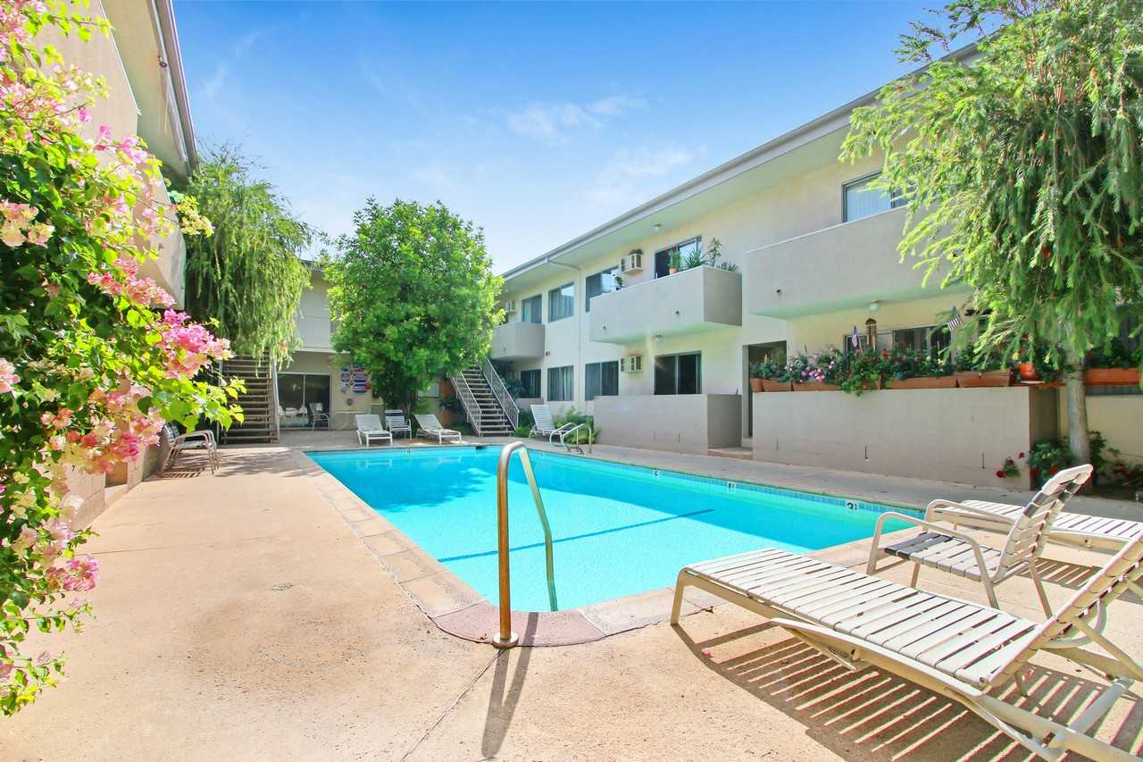 Encino Hillcrest Apartments - Photo 2 of 27