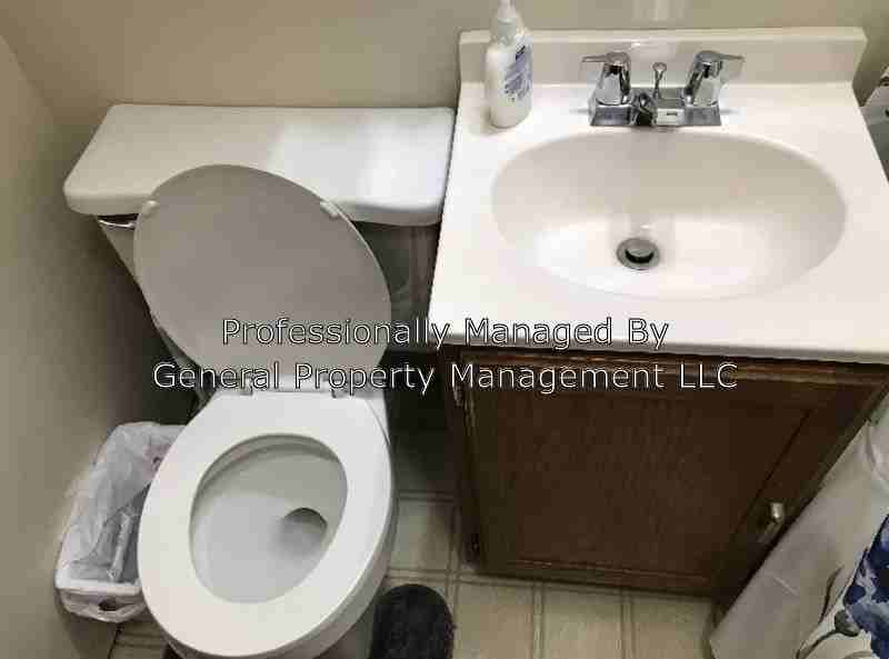 1219 1/2 State St - Photo 3 of 10