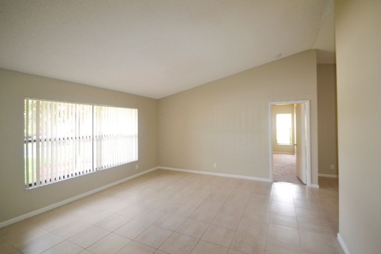 5314 Nw 65th Ter - Photo 2 of 16