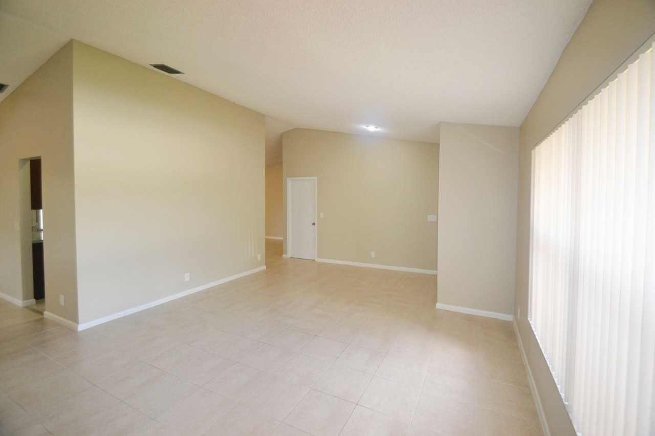 5314 Nw 65th Ter - Photo 3 of 16