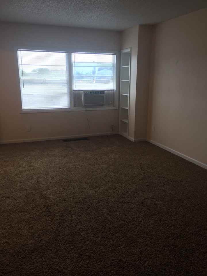 1810 1/2 State St. #5 - Photo 2 of 7