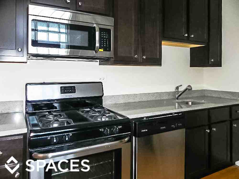 2316 W Granville Ave - Photo 2 of 7