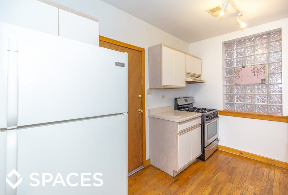 4933 N Kedzie Ave - Photo 3 of 15