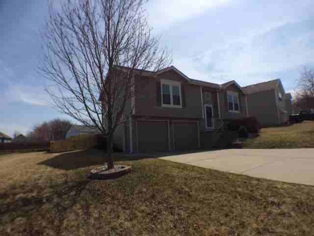 8637 N Capitol Ave - Photo 2 of 19