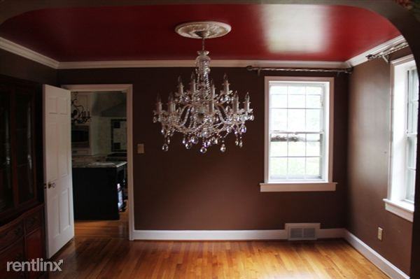 373 Fairfax Dr - Photo 3 of 10