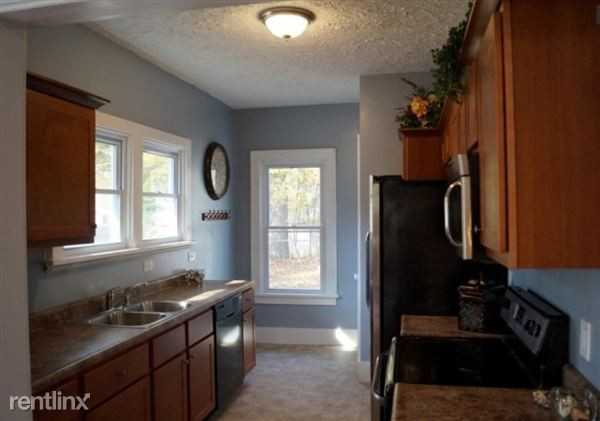 1202 Mills Ave - Photo 3 of 9