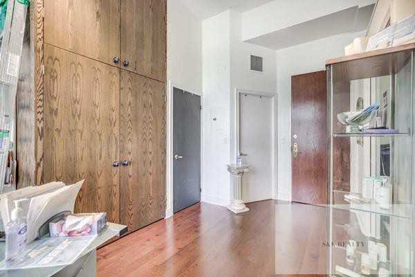 73 Richmond Street West #10005