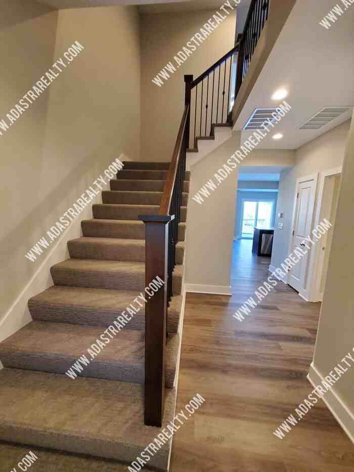 320 N 4th Ter - Photo 3 of 26