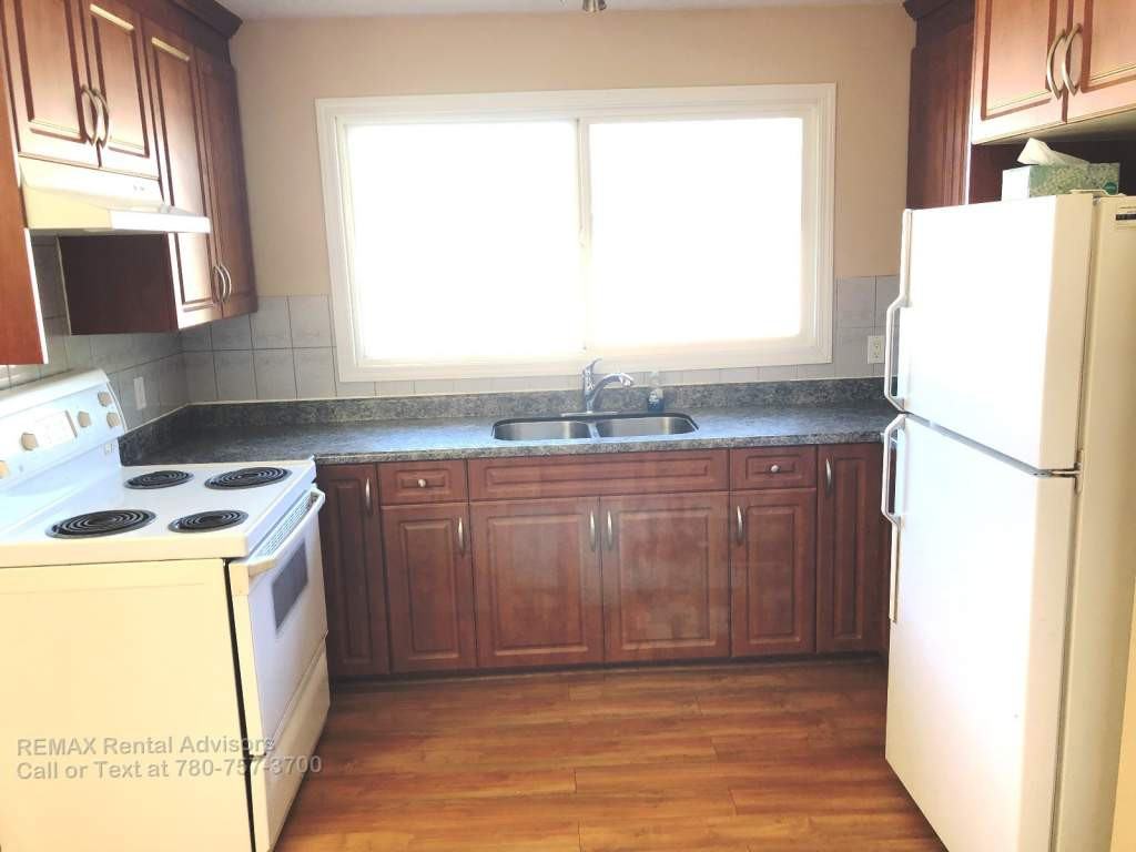 8516 141 Avenue Northwest - Photo 2 of 22