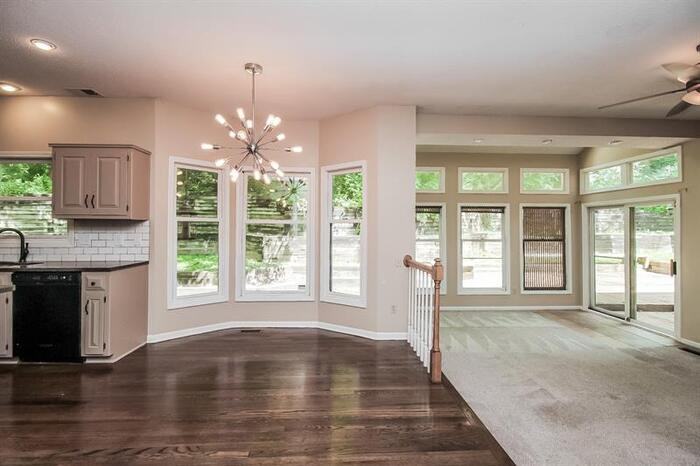 16037 Meadow Ln - Photo 3 of 13