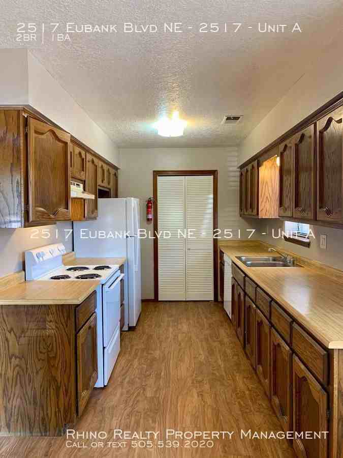 2517 2517 Eubank Blvd NE - 2517 #A - Photo 3 of 12