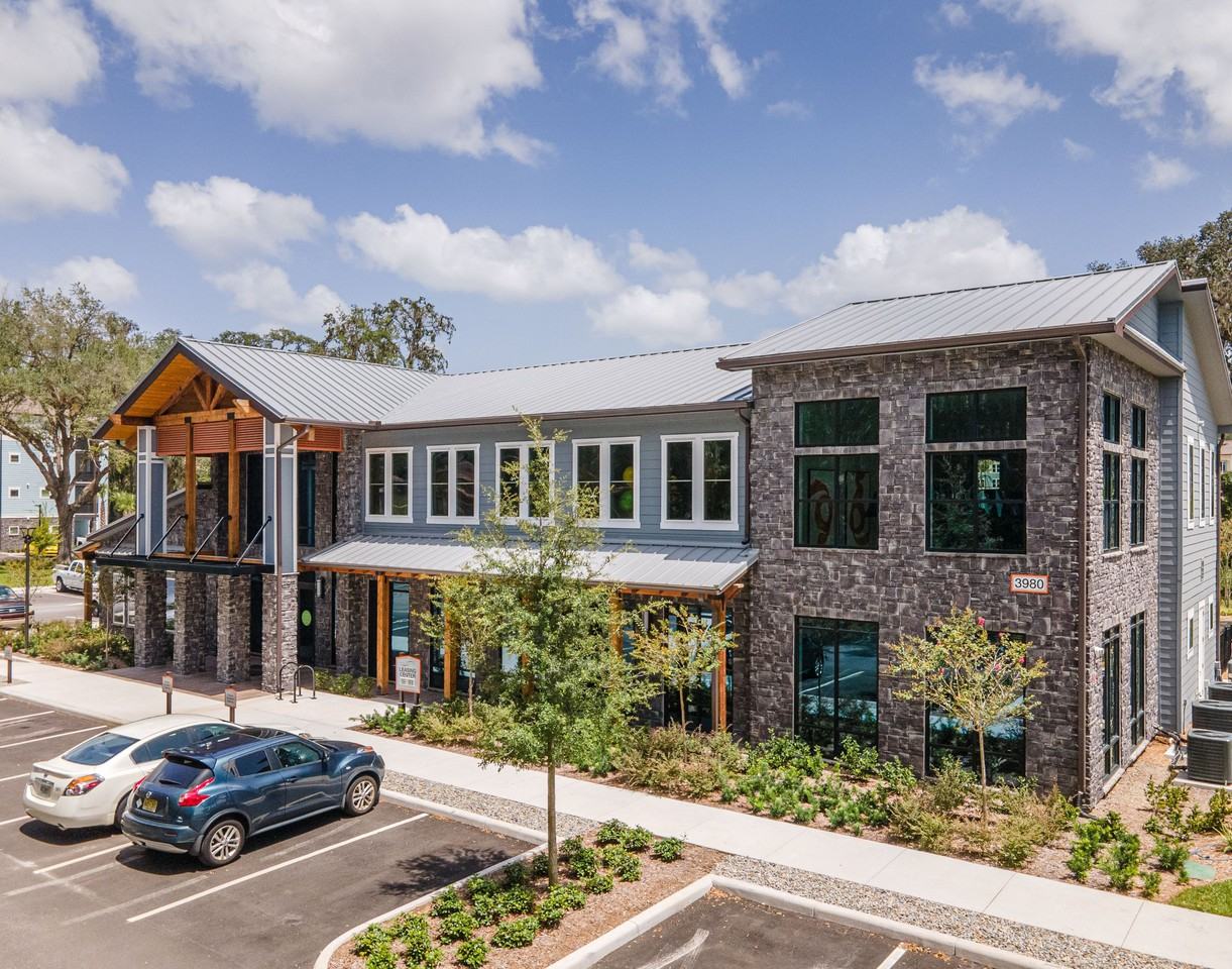 Integra Twenty Four - Photo 2 of 34