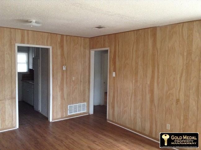 1002 Morris Dr - Photo 3 of 9