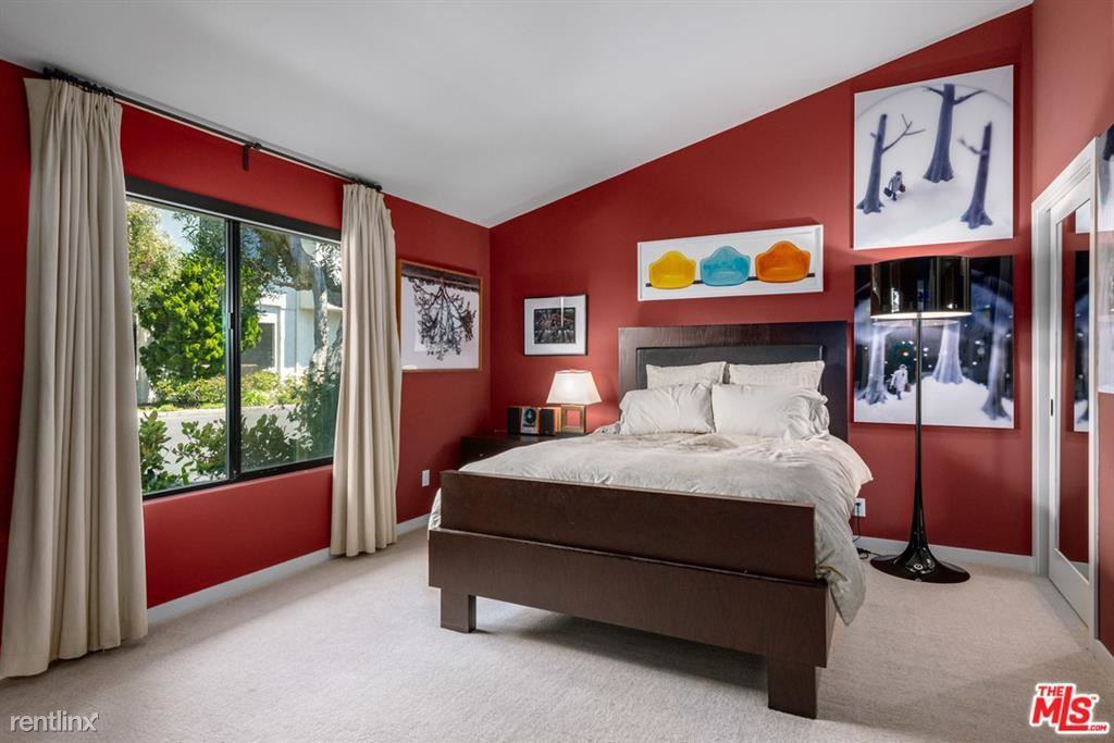 6789 Shearwater Ln - Photo 3 of 12