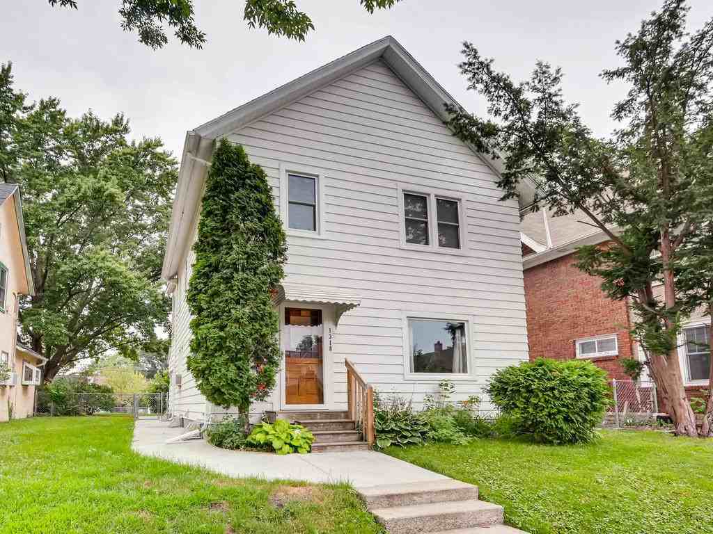 1318 5th St NE - Photo 3 of 18