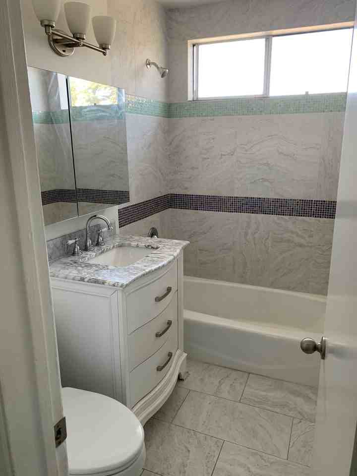 5118 W 20th St - Photo 3 of 12