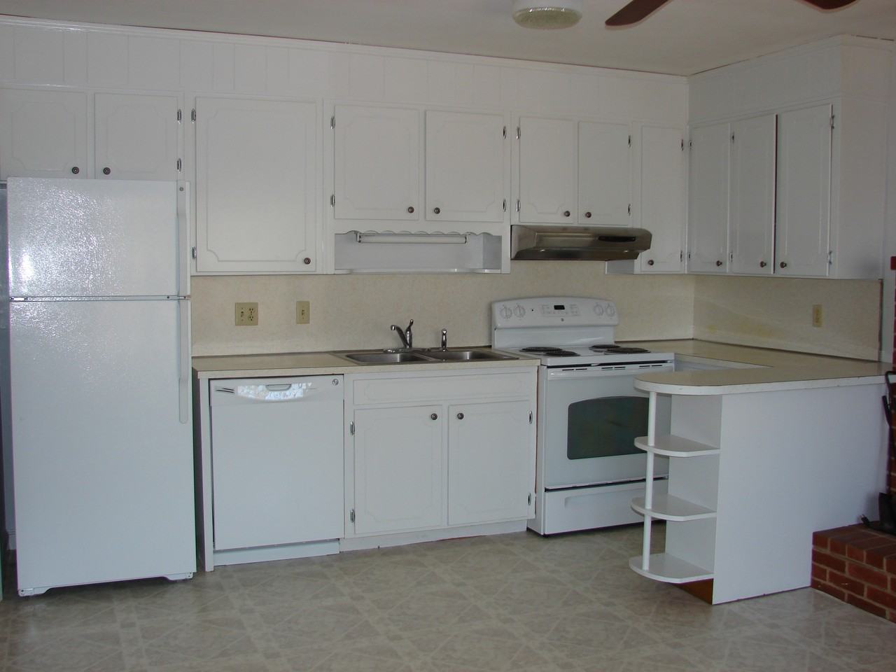 564 Sherwood Dr - Photo 2 of 17