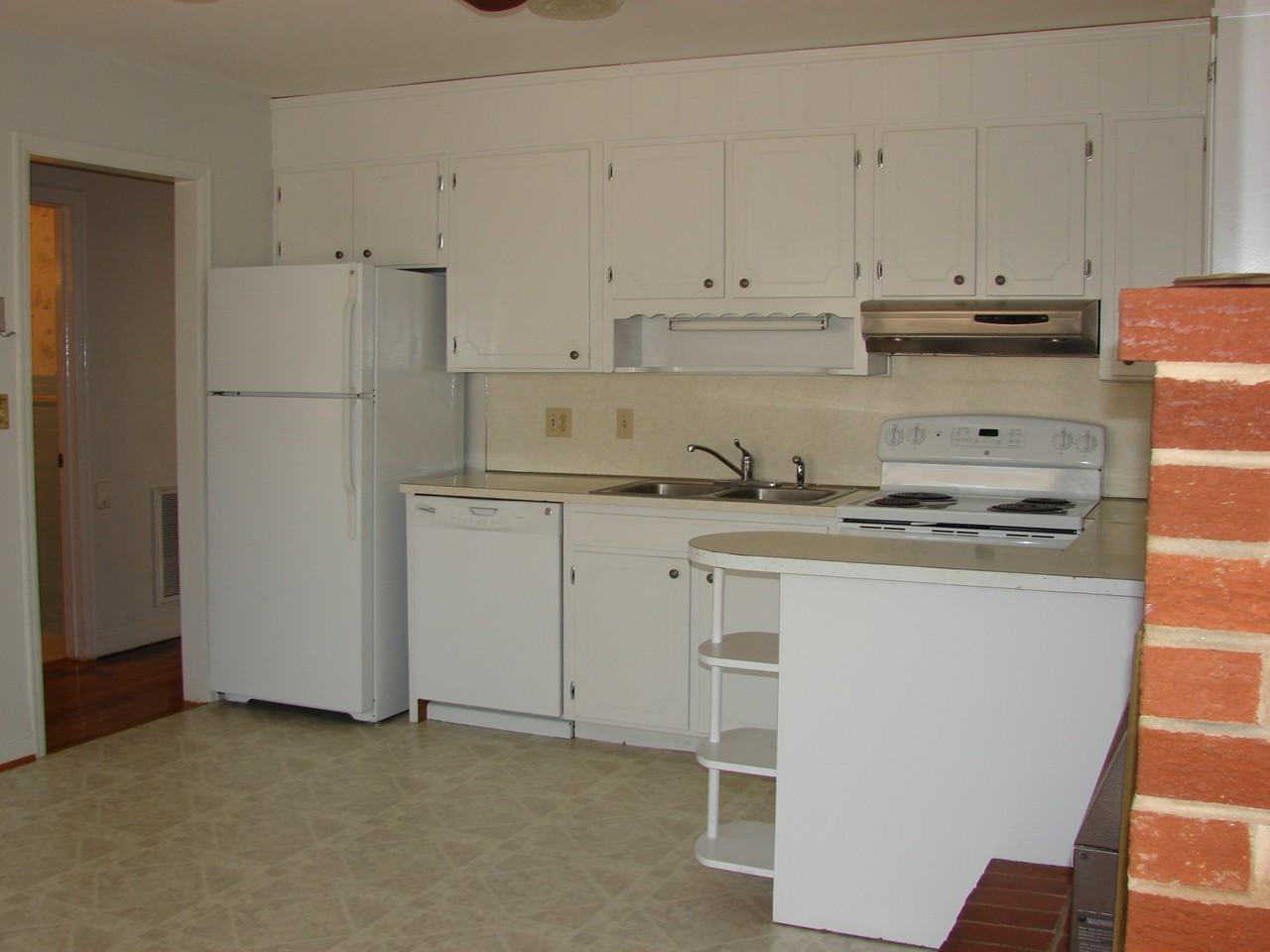 564 Sherwood Dr - Photo 3 of 17