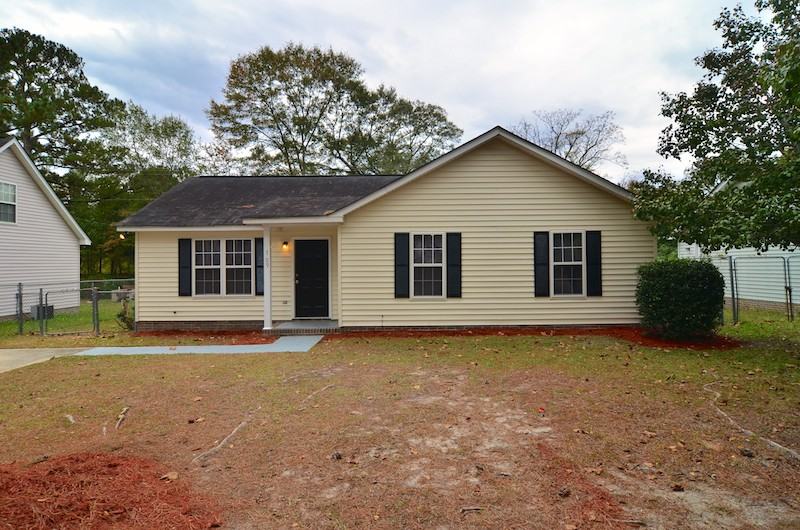 709 Rockhaven Dr - Photo 2 of 27