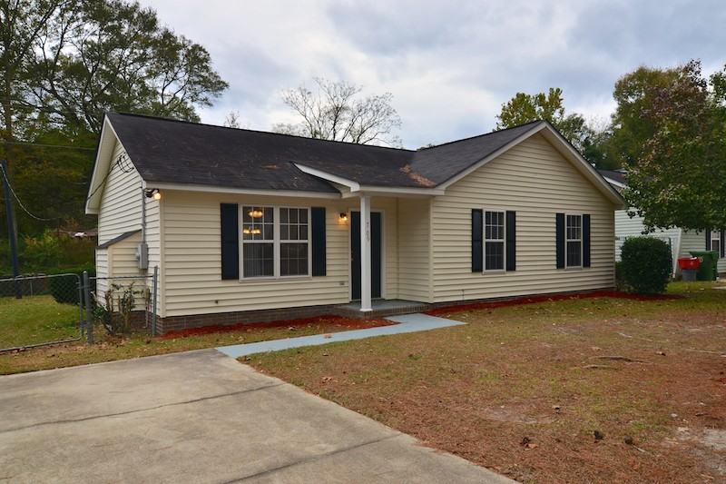 709 Rockhaven Dr - Photo 3 of 27