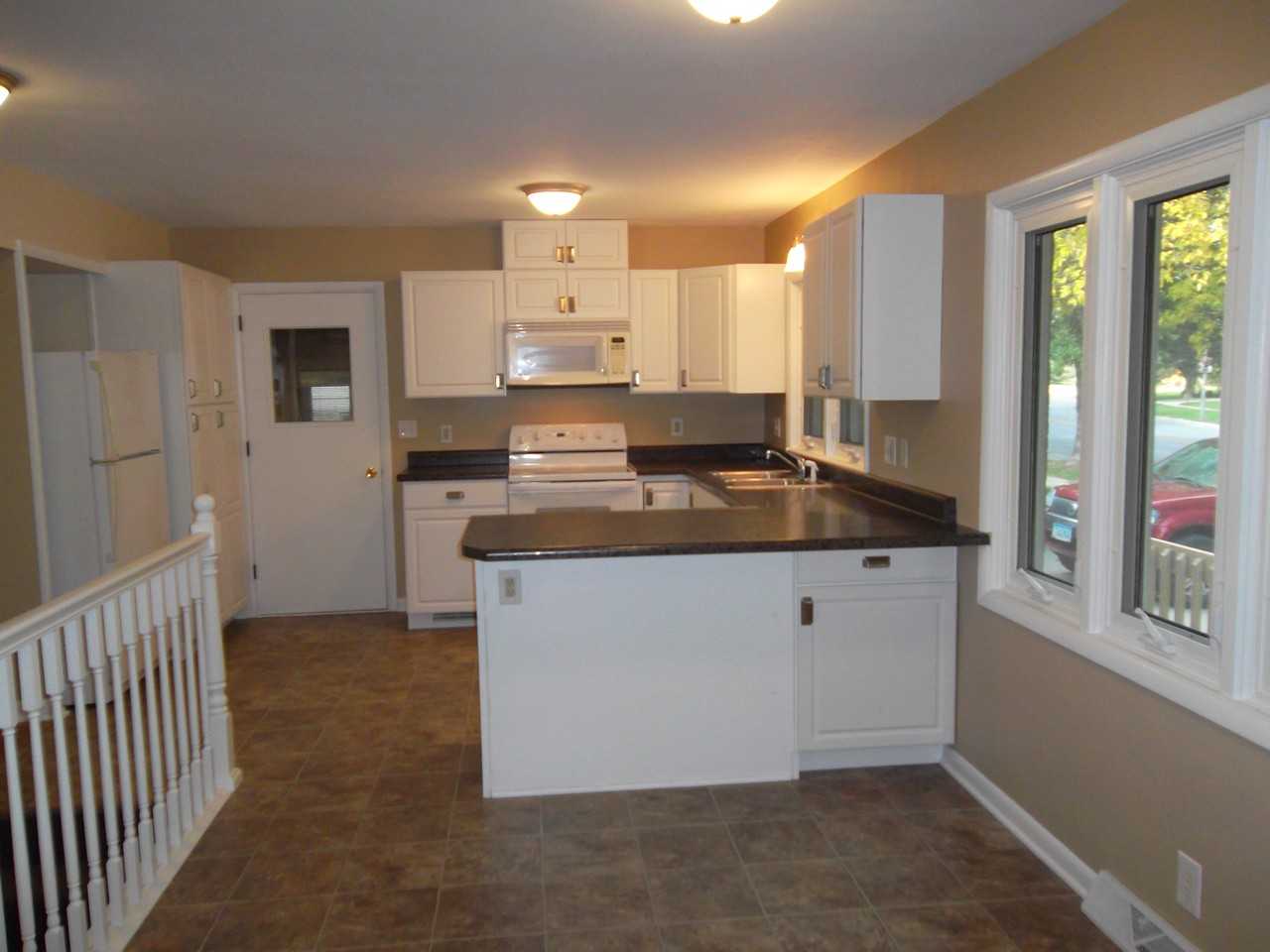 2211 Duff Ave - Photo 3 of 14