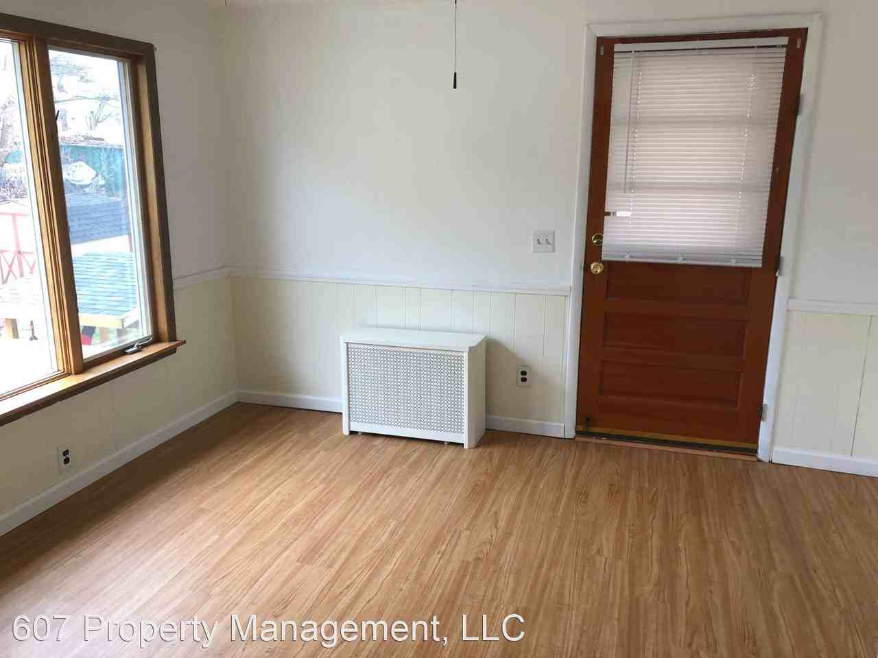 210 Oak Hill Ave - Photo 3 of 9