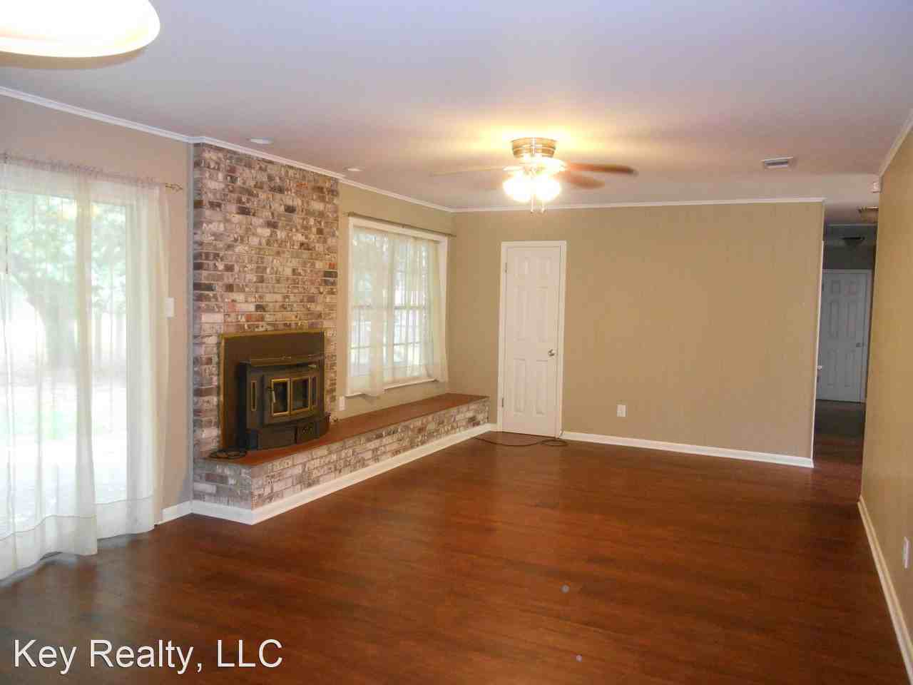 1212 Canterbury Dr - Photo 3 of 7