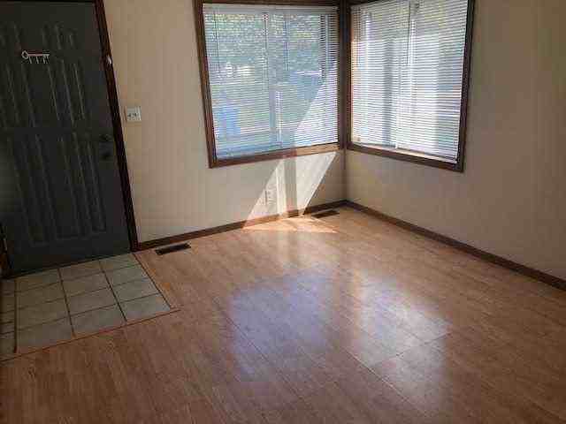 701 Tyler St Ne - Photo 2 of 7