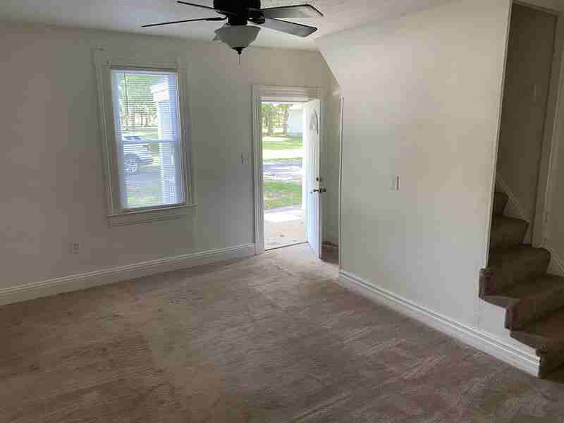 821 Edward St - Photo 3 of 17