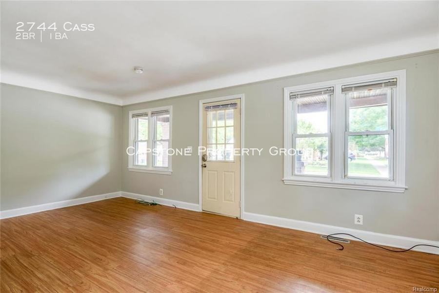 2744 Cass St - Photo 2 of 14