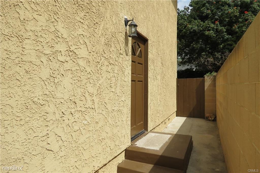 2215 Pullman Ln - Photo 3 of 12