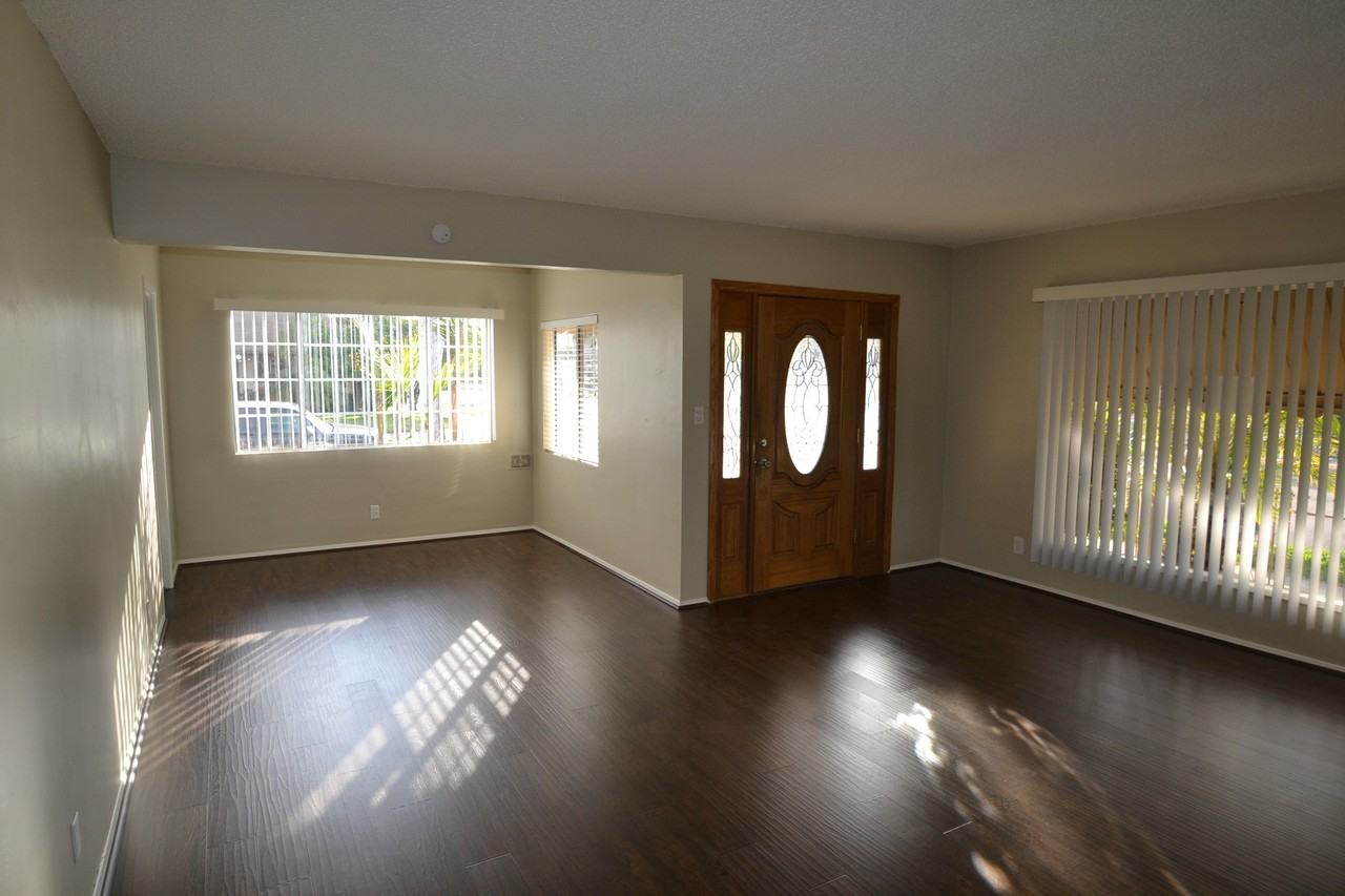 10995 Colyer Ave - Photo 2 of 5