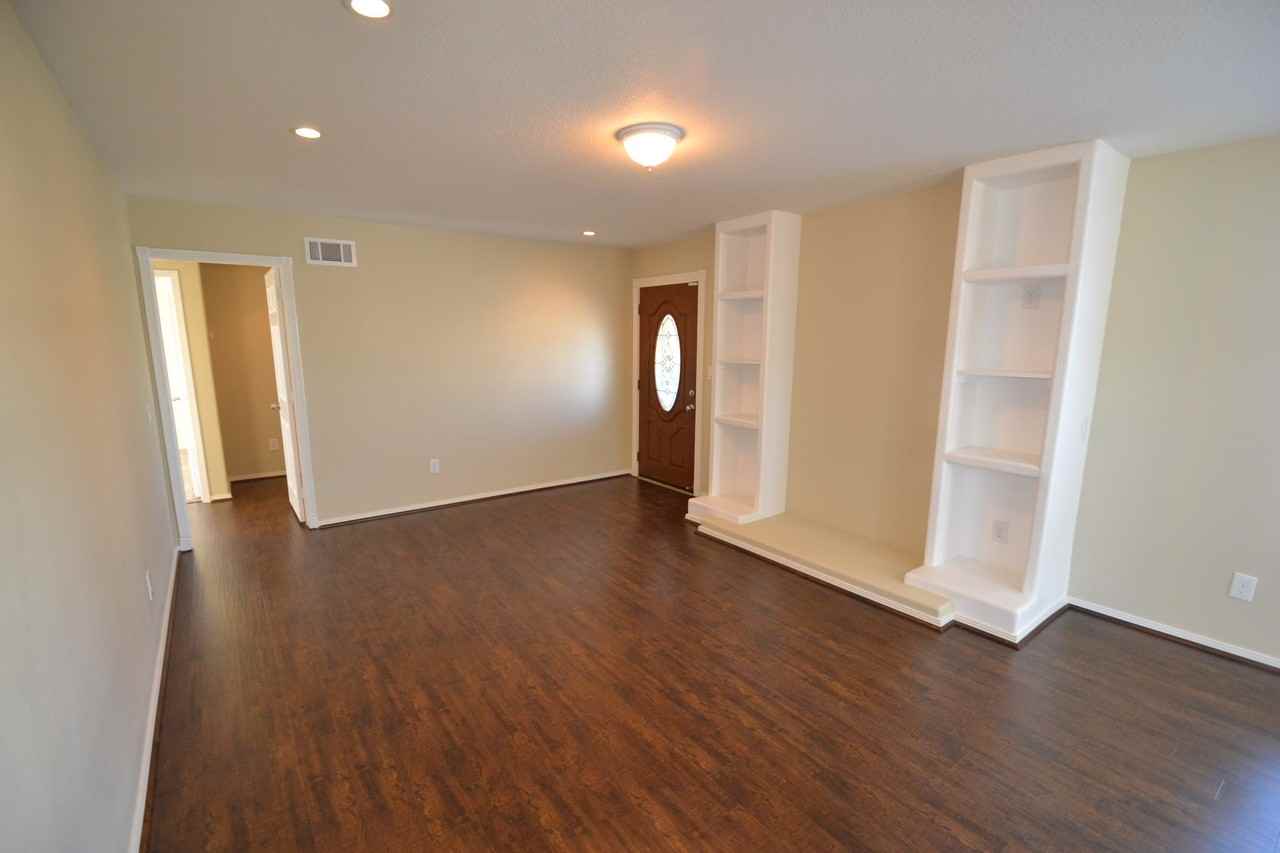 786 Salem Ave - Photo 2 of 5