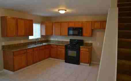 11020 S Wilmington Ave - Photo 3 of 8