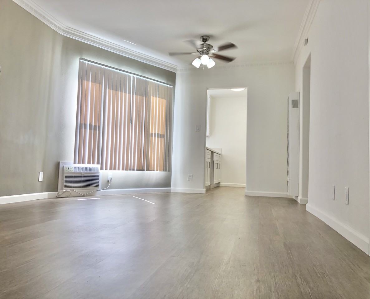 425 South Alexandria Ave - Photo 3 of 21