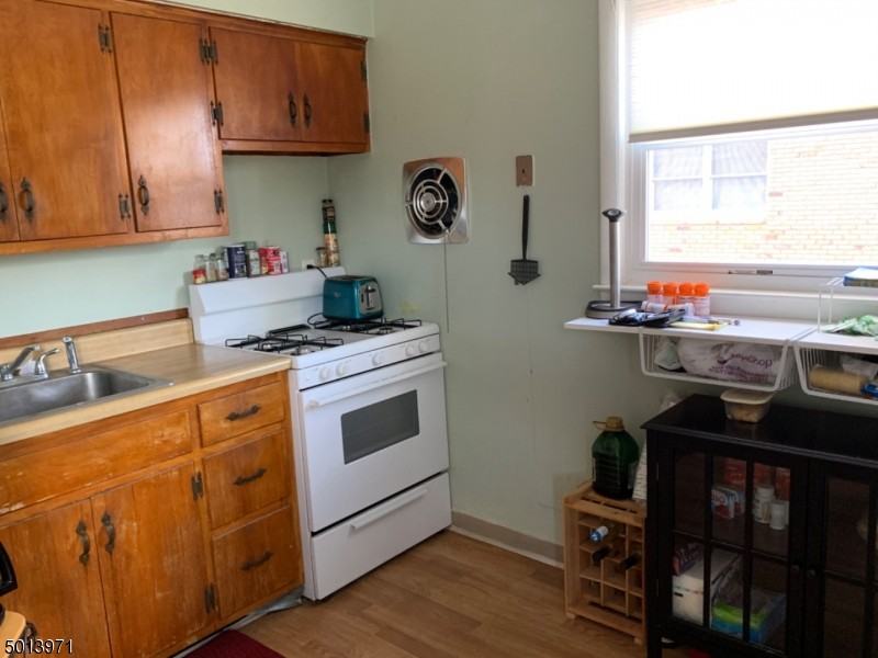 157 Newark Pompton Tpke - Photo 2 of 6