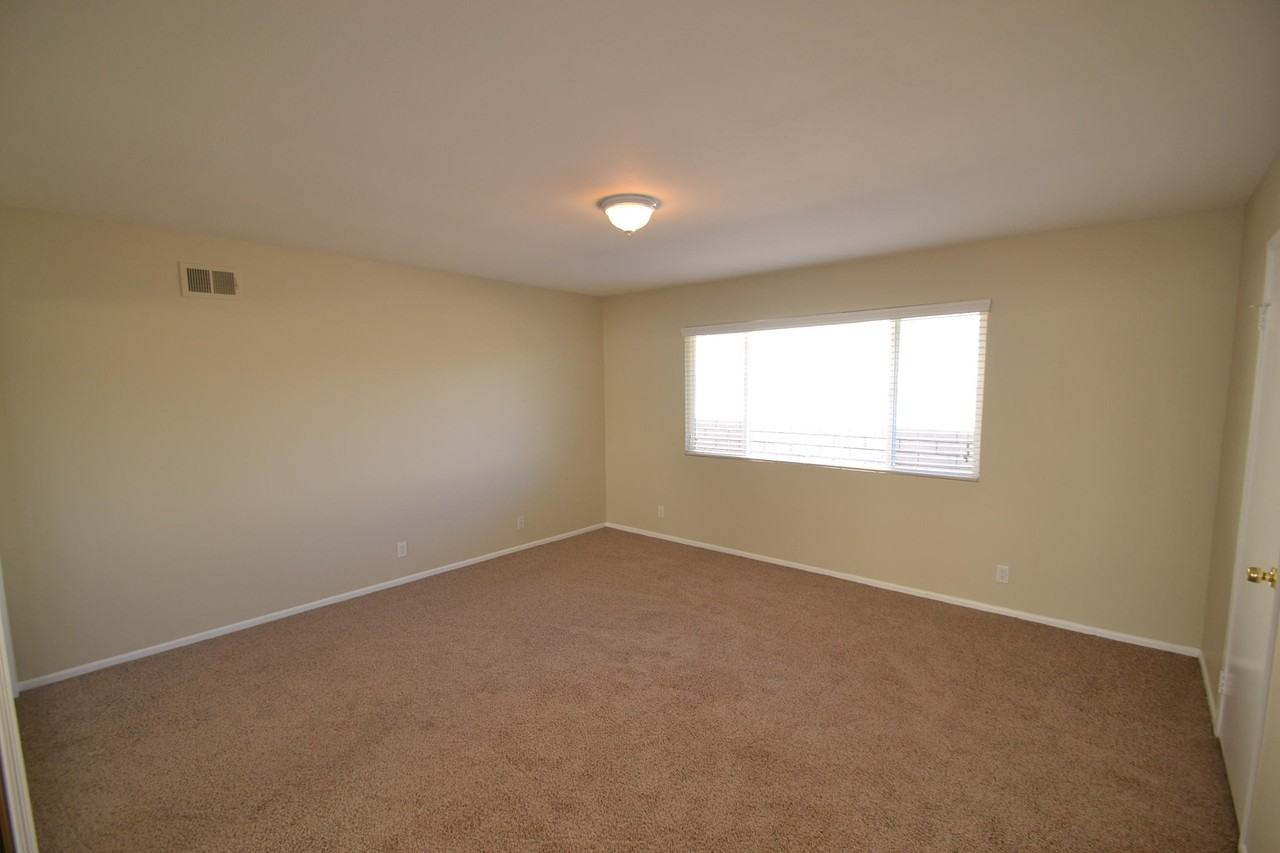 1911 Cabrillo Way - Photo 3 of 10