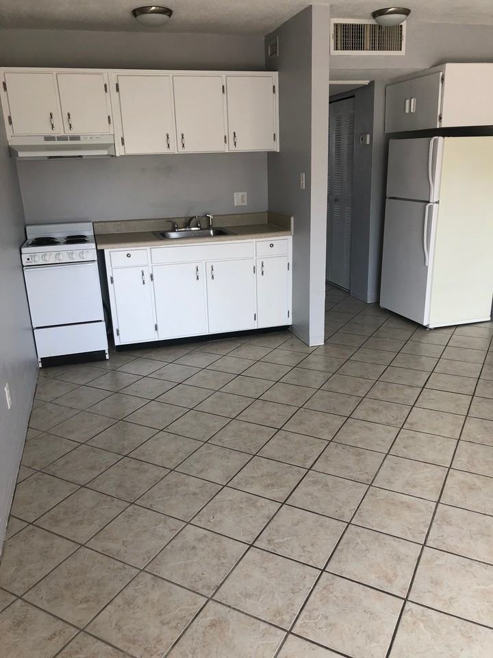 2405 N Oleander Ave #31 - Photo 2 of 4