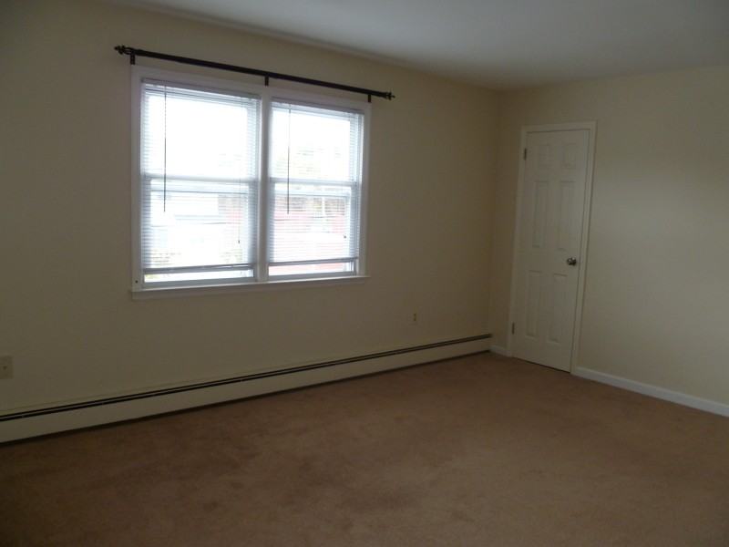 170 Kanouse St - Photo 3 of 7