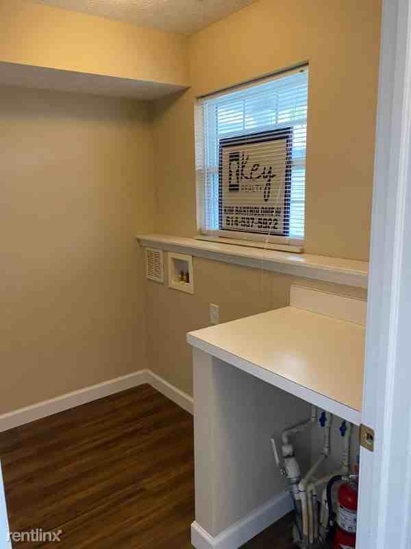 6943 Remsen Dr - Photo 3 of 15