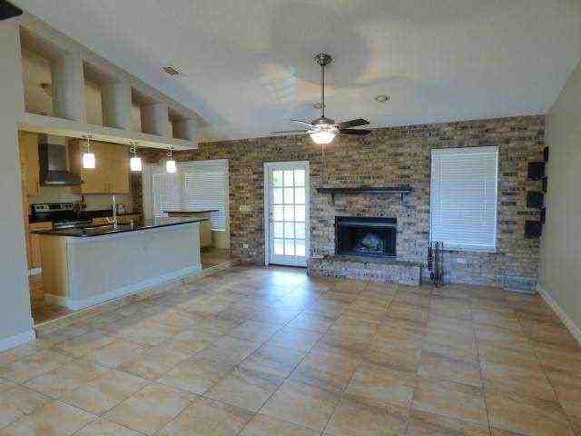 1064 Petal Ct - Photo 3 of 10