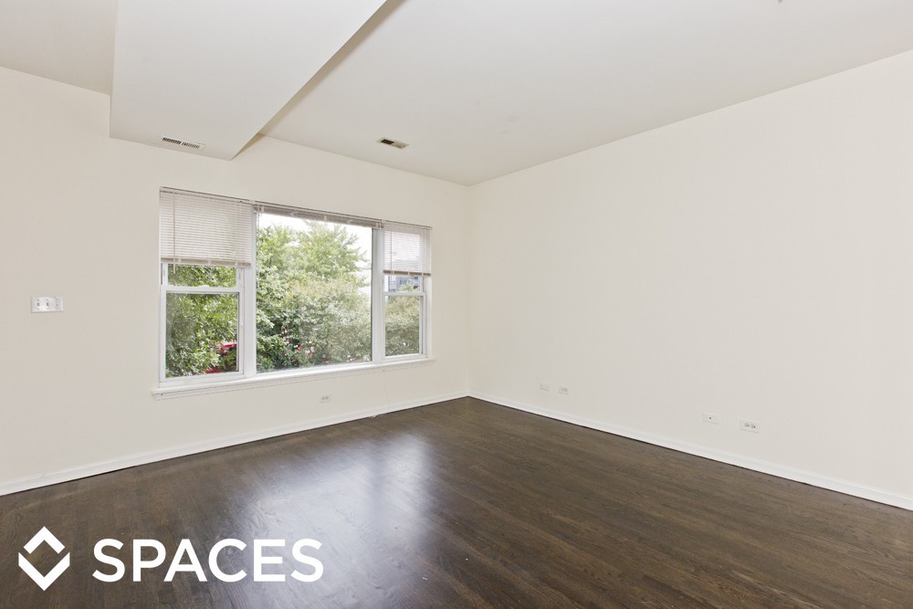 2438 N Ashland - Photo 3 of 11