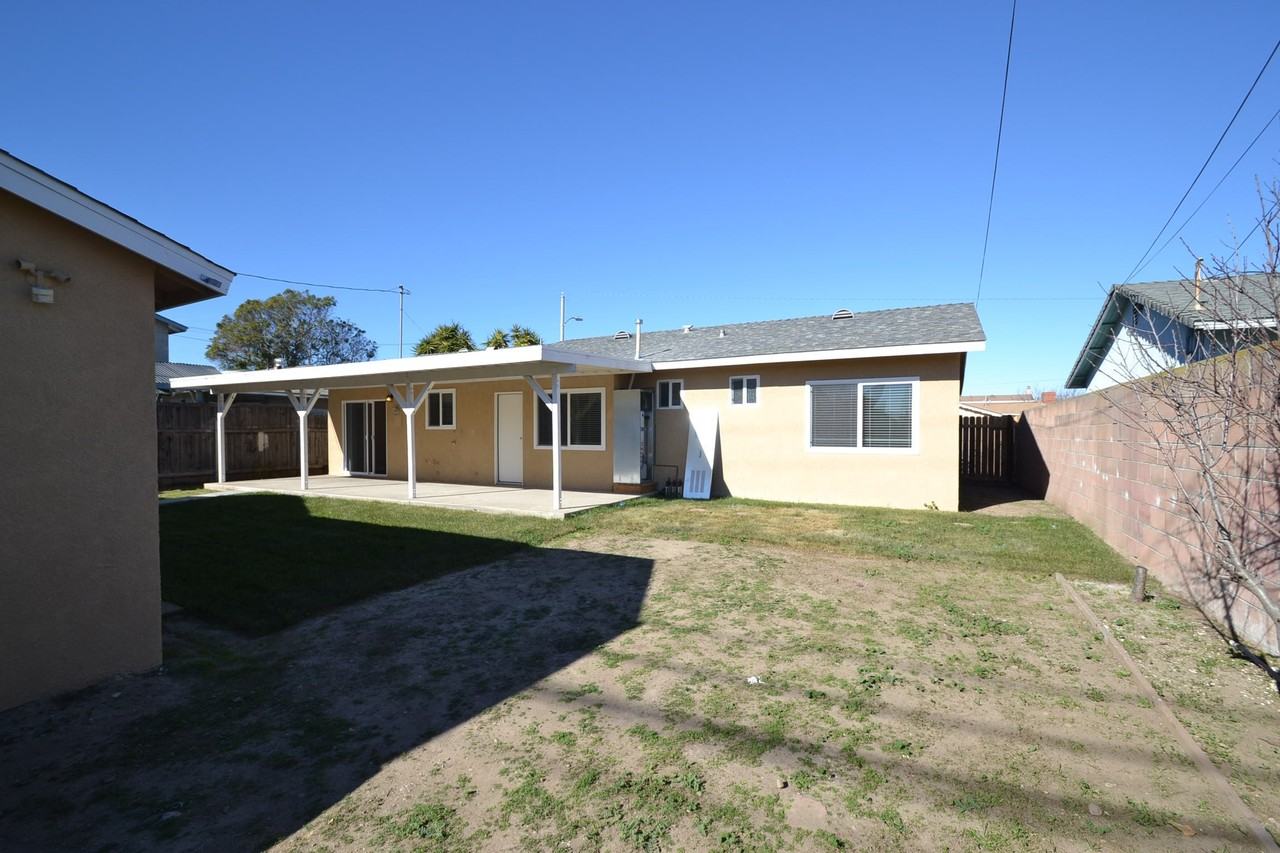 1234 Teakwood St - Photo 2 of 6