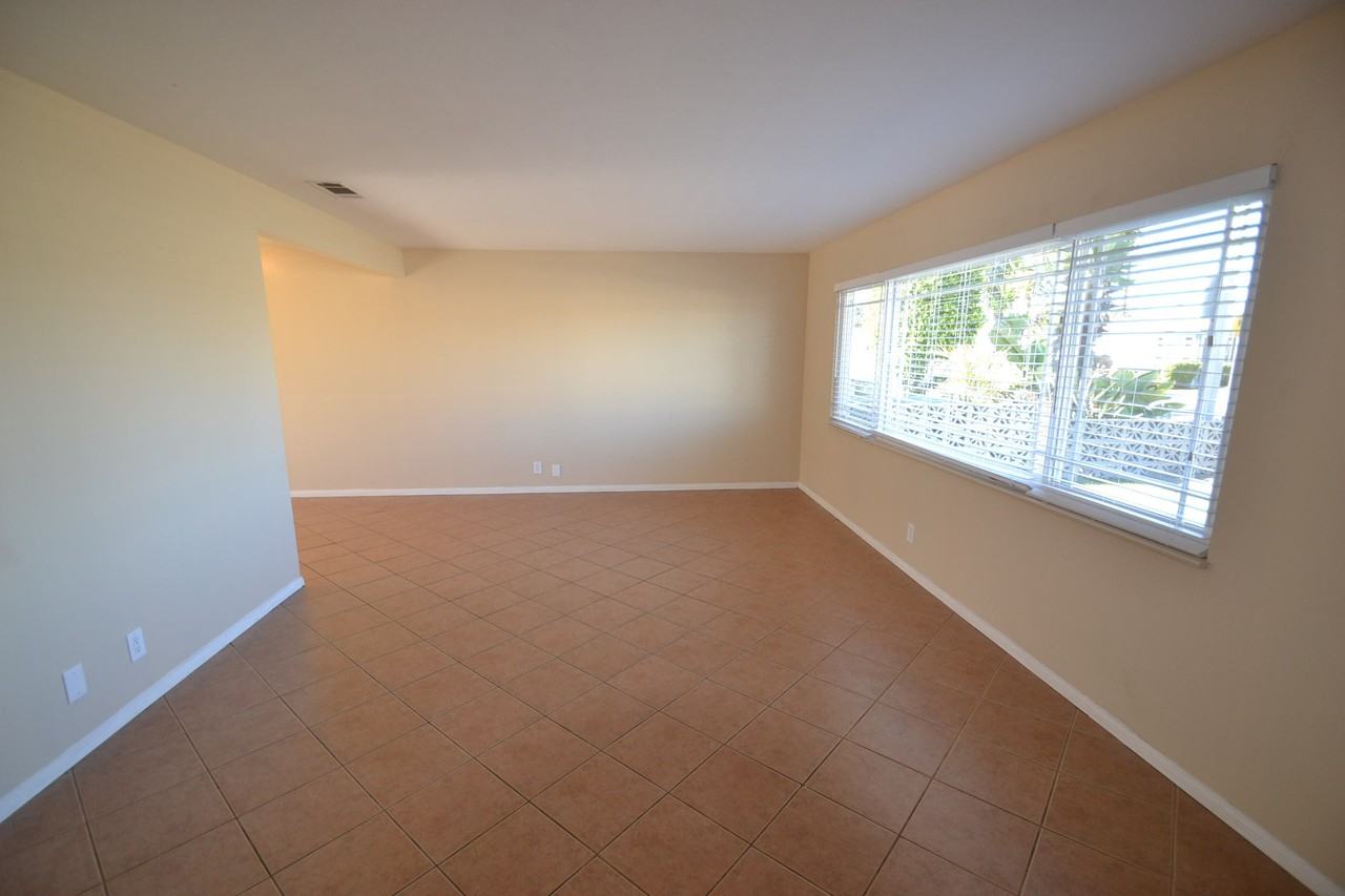 1234 Teakwood St - Photo 3 of 6