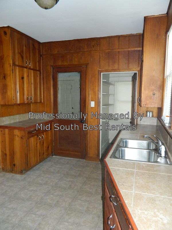 1799 Netherwood Ave - Photo 3 of 5