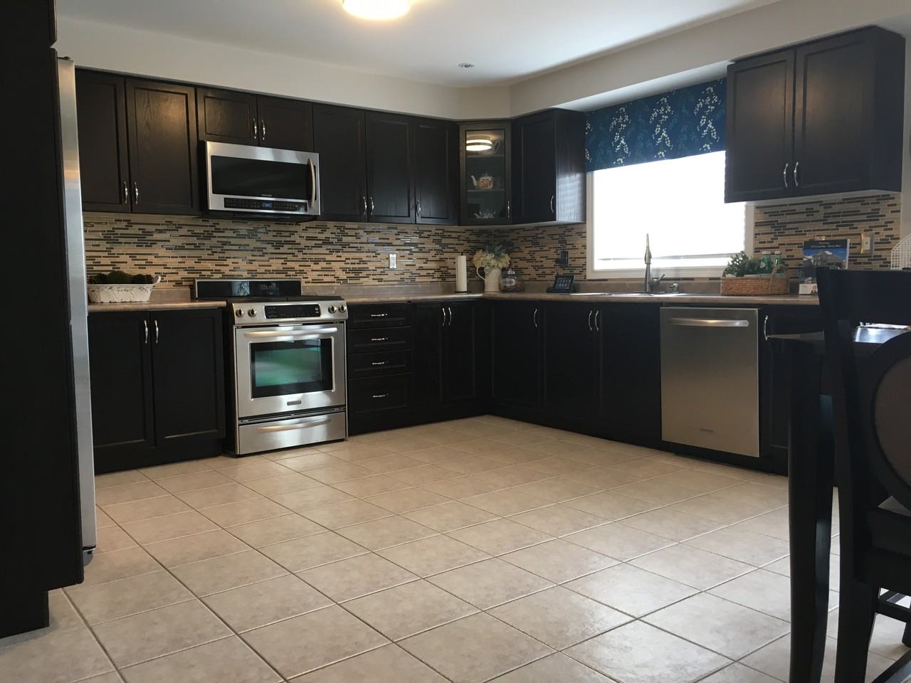 38 Viscount Way - Photo 2 of 12