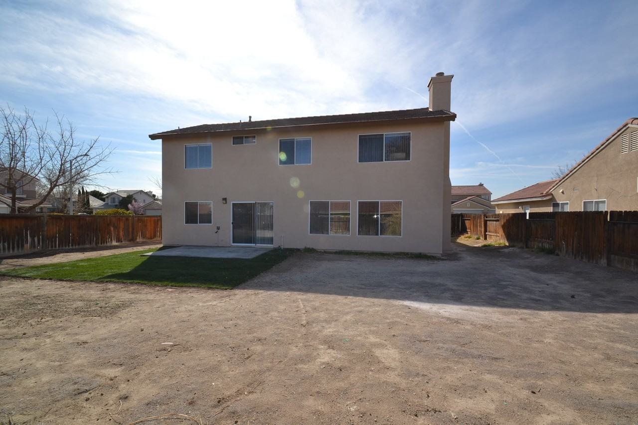 44730 Ranchwood Ave - Photo 2 of 11