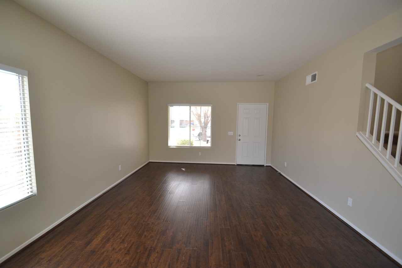 44730 Ranchwood Ave - Photo 3 of 11