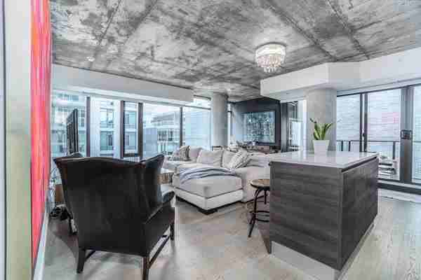 111 Bathurst Street #818