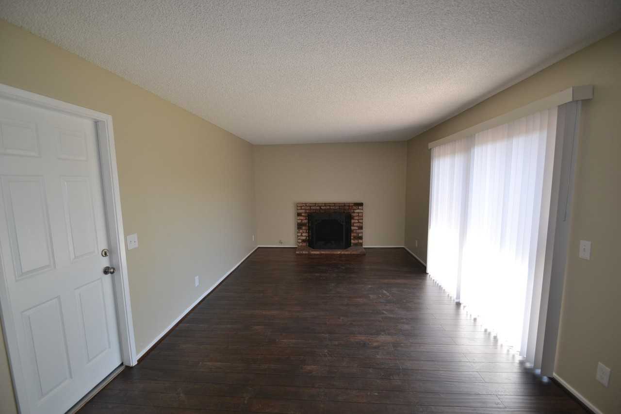 2010 Beaufort Dr - Photo 3 of 7